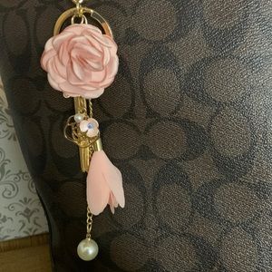 4/$20 NIP Pink Flower Keychain